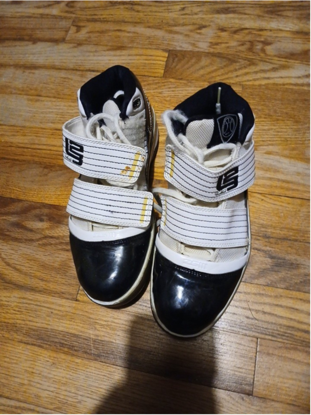 Lebron James Basketball Shoes Kids Size 9